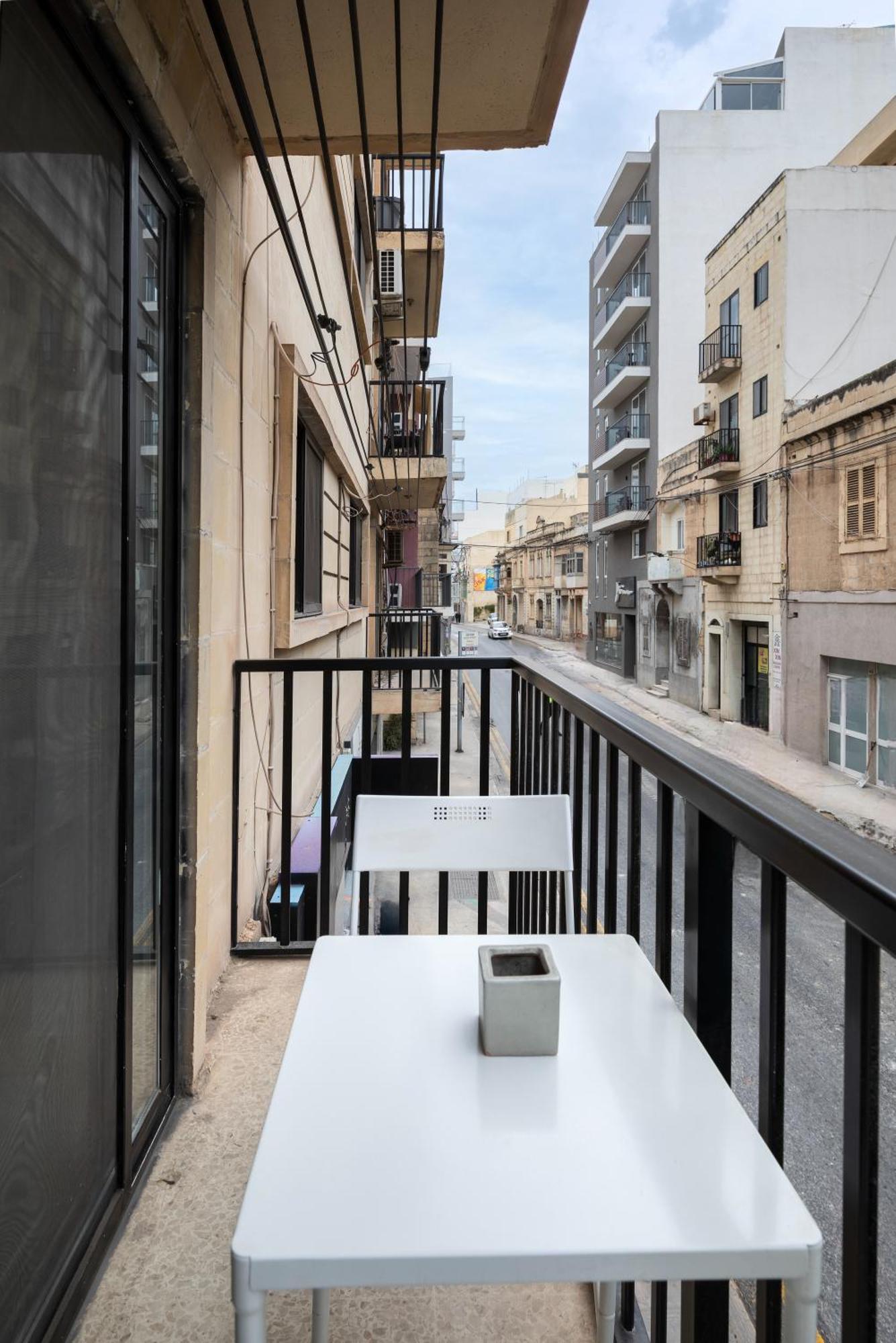 Modern 3 Bedroom & 3 Bathroom Apartment - Near Balluta Bay San Ġiljan Buitenkant foto